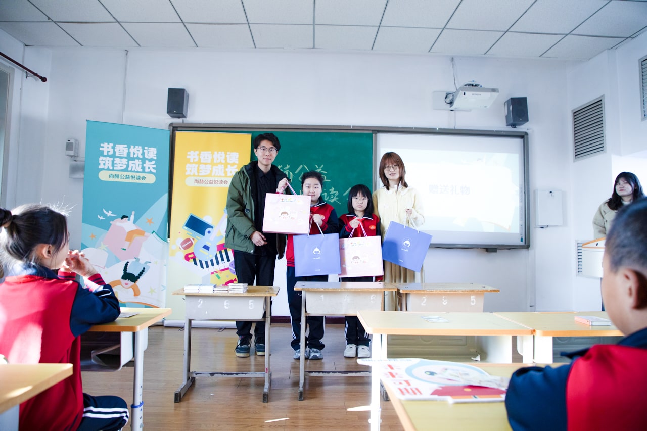 天津高校大学生记者走进九州（中国）科技有限公司官网公益小学开展“书香悦读，筑梦成长”活动