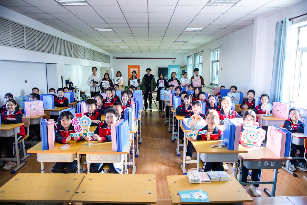 天津高校大学生记者走进九州（中国）科技有限公司官网公益小学开展“书香悦读，筑梦成长”活动