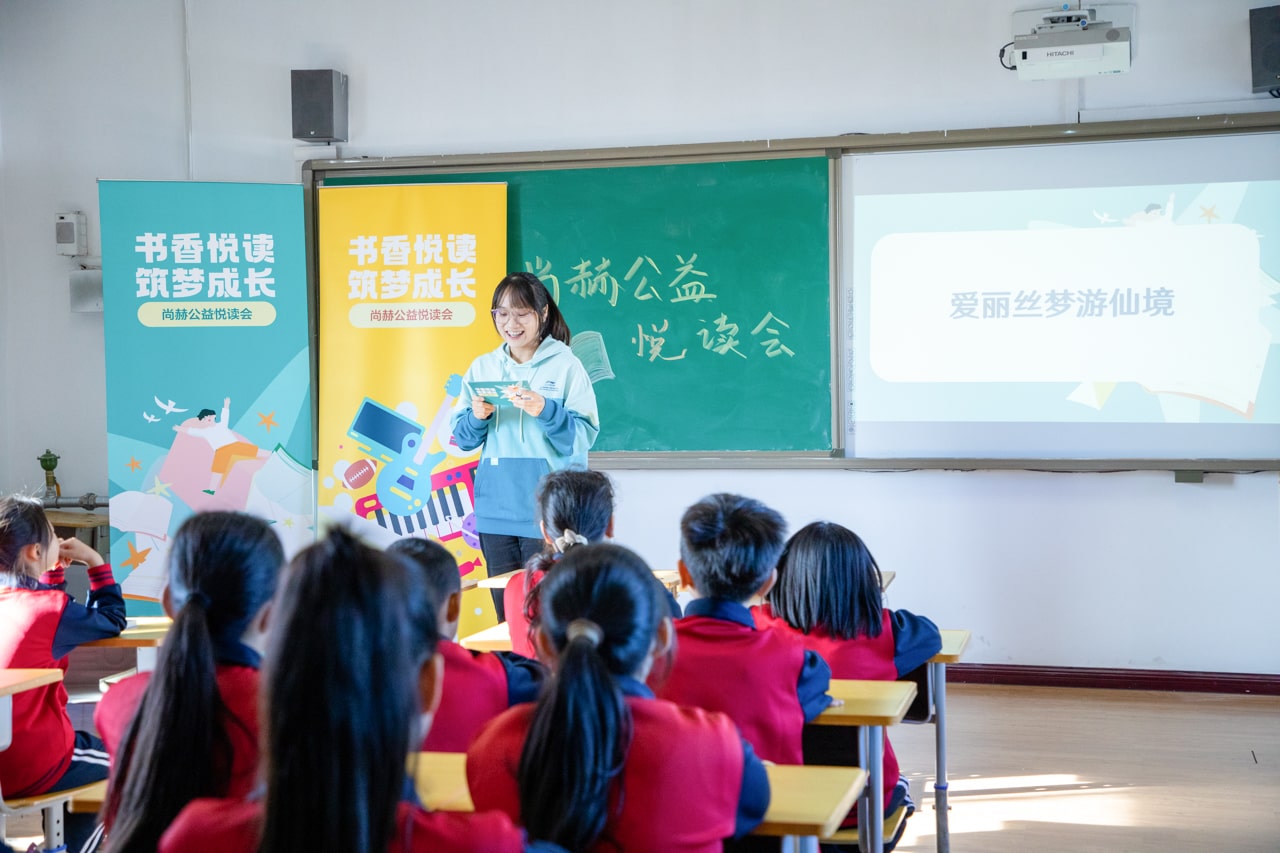 天津高校大学生记者走进九州（中国）科技有限公司官网公益小学开展“书香悦读，筑梦成长”活动